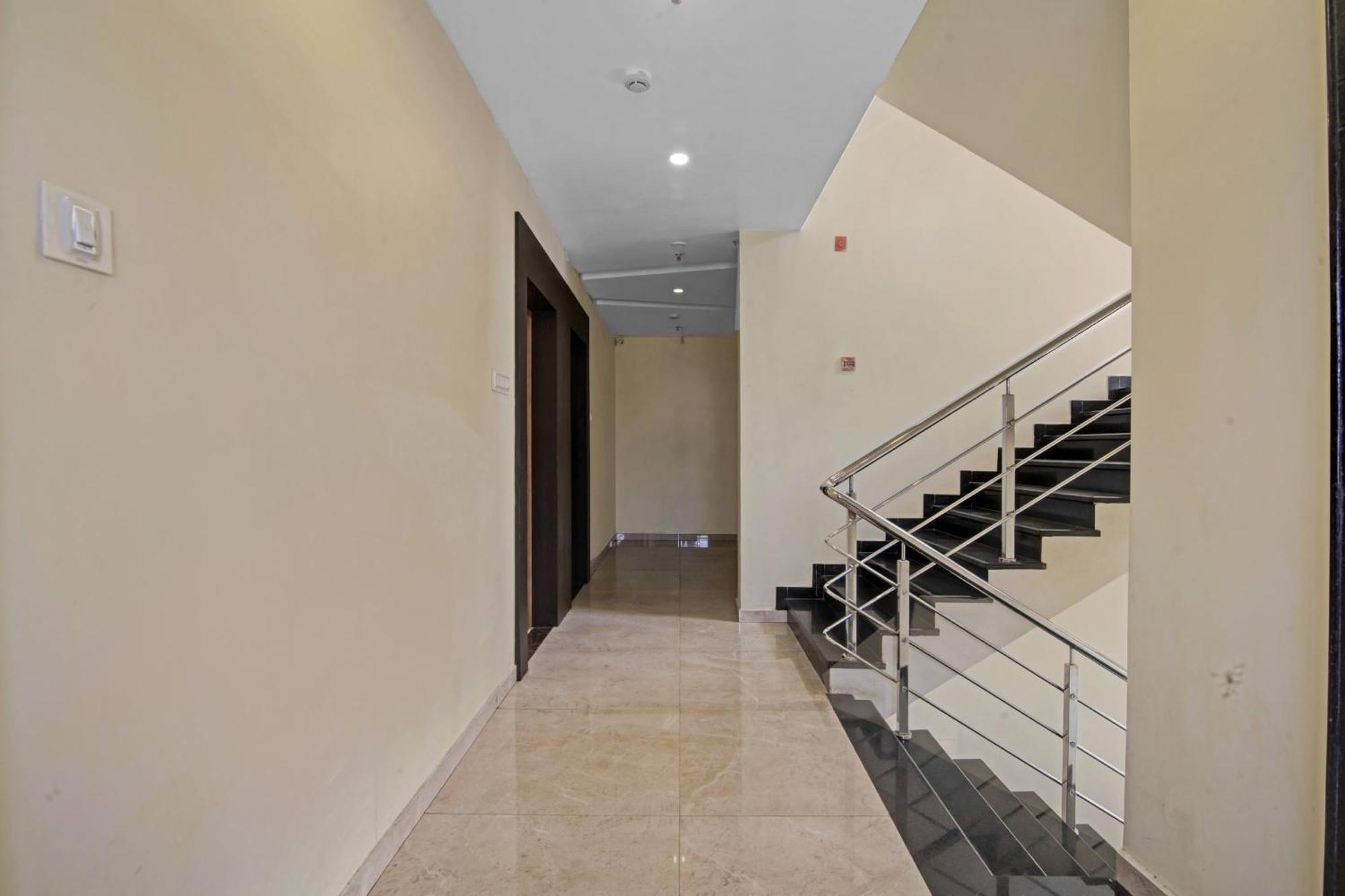 Townhouse 700 Hotel Krishna. Nagpur Exteriör bild